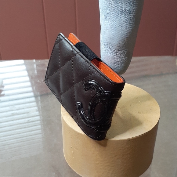 Chanel Ipod holder - Picture 5 of 7